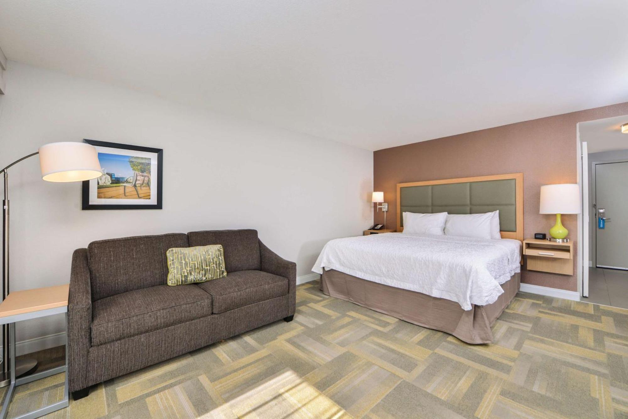 Hampton Inn And Suites Altoona-Des Moines By Hilton Exterior photo